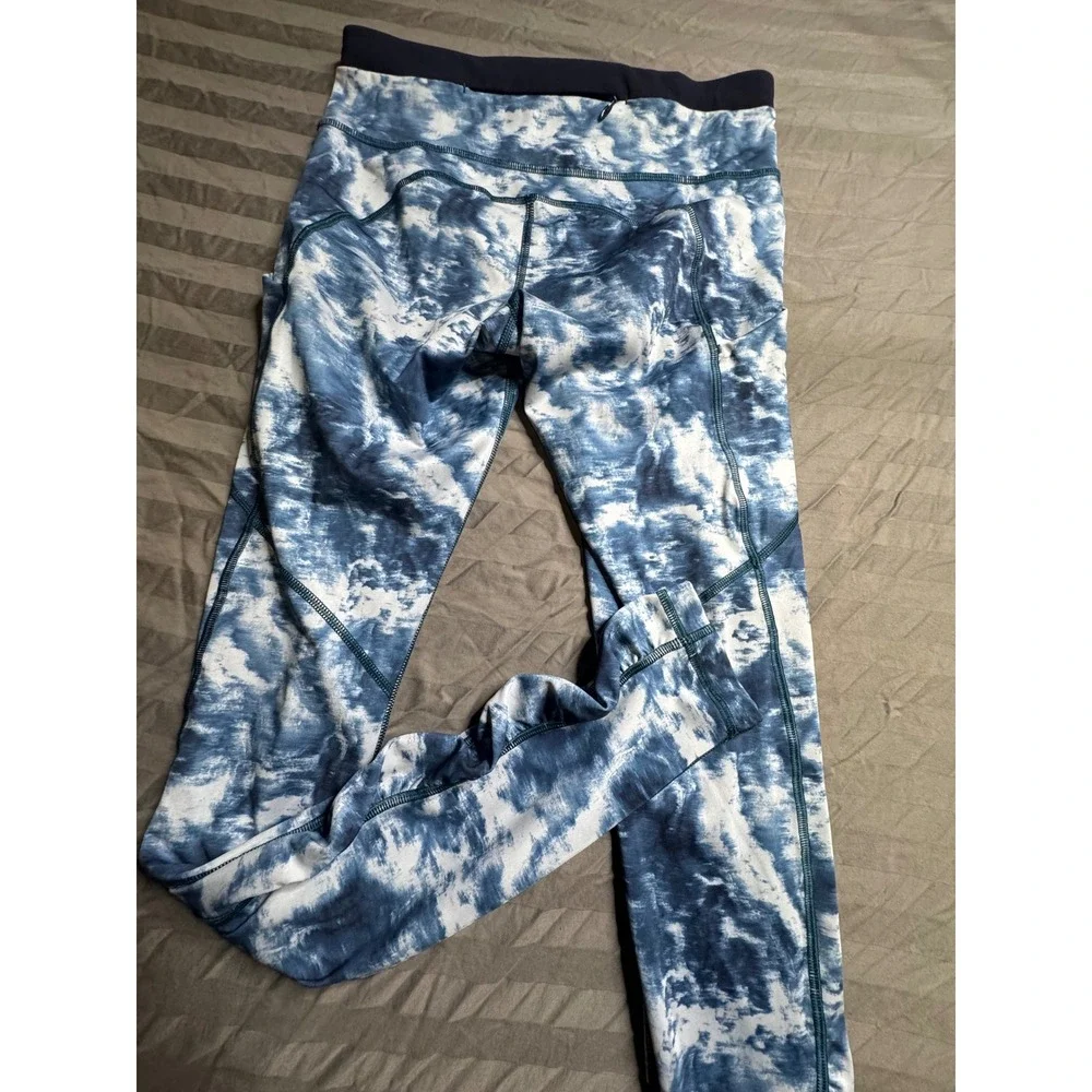 Lululemon Tight Stuff‎ Tight II Blue White Marble Scalloped Leggings Size 6